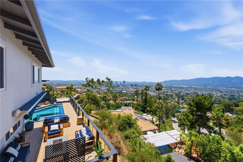 260 Kempton Road Glendale, CA 91202 - Photo 5 of 48 Gallery Image 5
