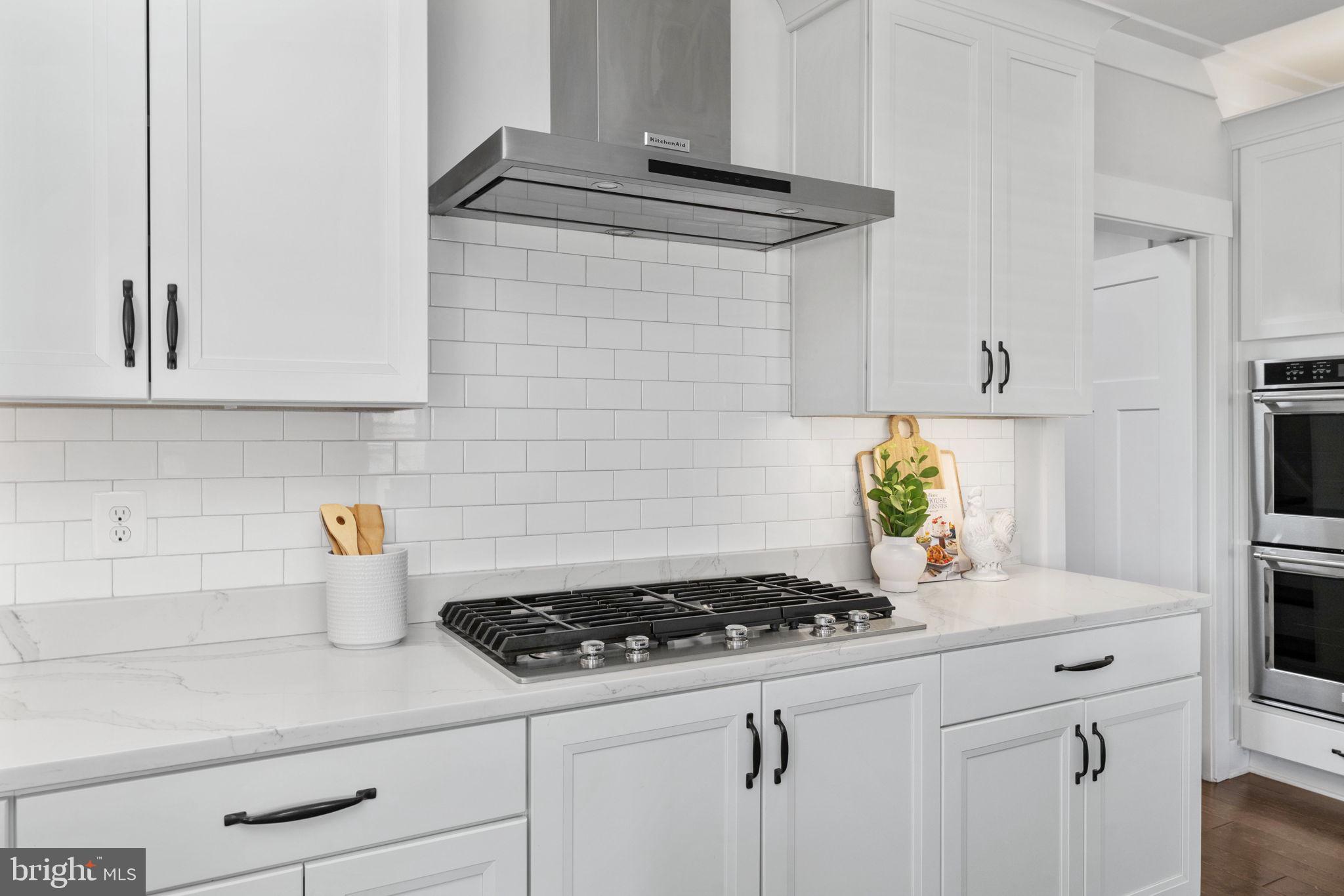 115 Saddle Ridge Lane Fredericksburg, VA 22406 - Photo 31 of 100 a kitchen with a stove and cabinets