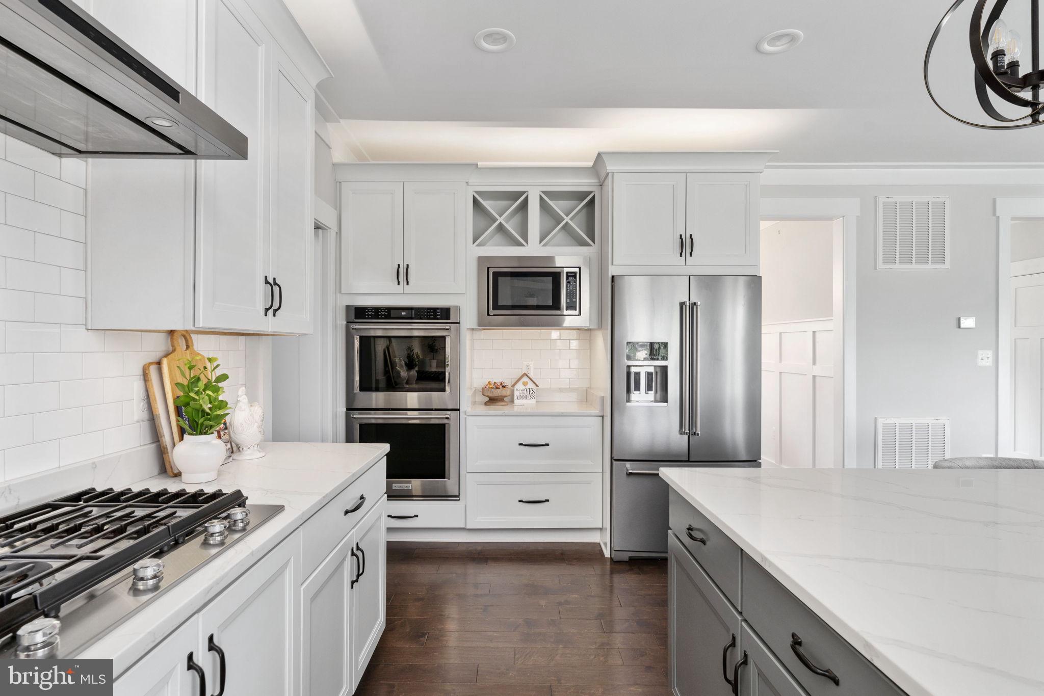 115 Saddle Ridge Lane Fredericksburg, VA 22406 - Photo 32 of 100 a kitchen with stainless steel appliances a stove a microwave and a refrigerator