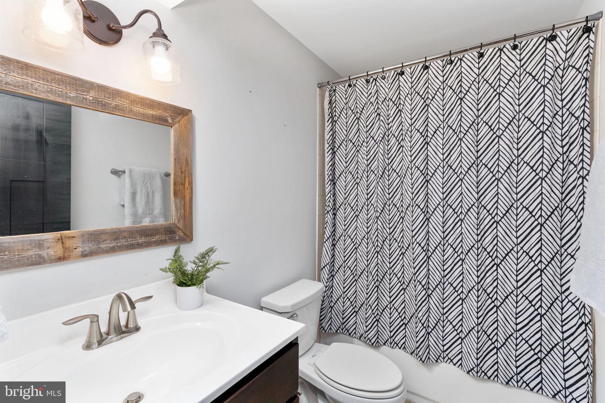 115 Saddle Ridge Lane Fredericksburg, VA 22406 - Photo 86 of 100 a bathroom with a sink and toilet