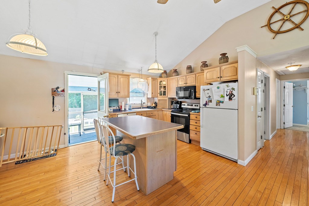 90 Edward Road Marshfield, MA 02050 - Photo 3 of 36 Gallery Image 3