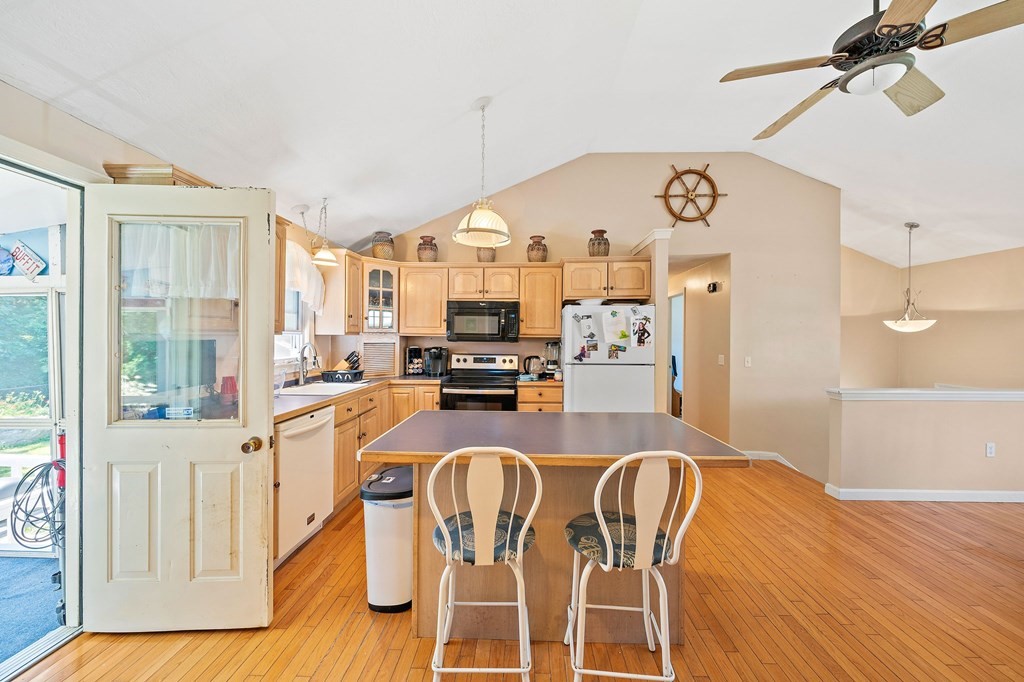 90 Edward Road Marshfield, MA 02050 - Photo 4 of 36 Gallery Image 4