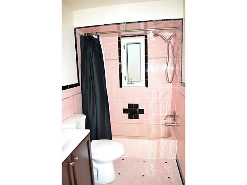 409 Walnut Road Ben Avon, PA 15202 - Photo 12 of 22 Full Bath.