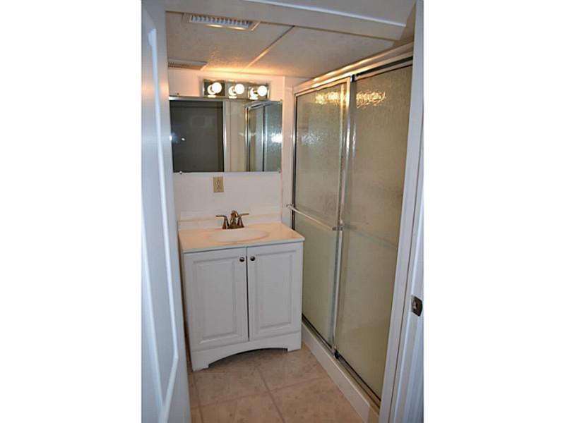 409 Walnut Road Ben Avon, PA 15202 - Photo 14 of 22 Full Bath.