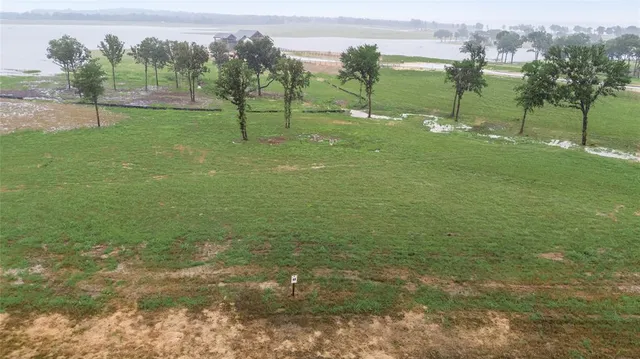 $749,900 | 380 Harborside Terrace, Windom, TX 75492