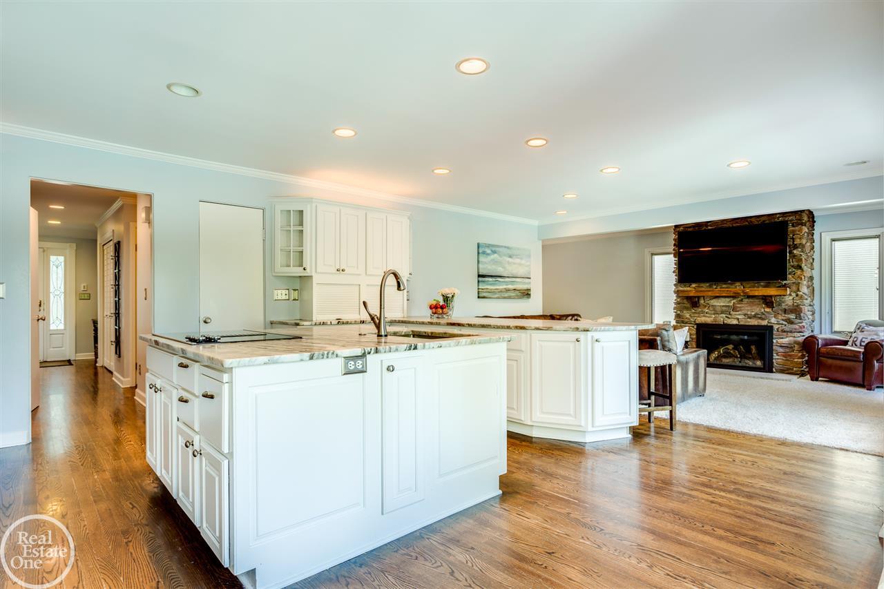 2915 Riverside Drive Port Huron, MI 48060 - Photo 48 of 92 50043826-47.JPG