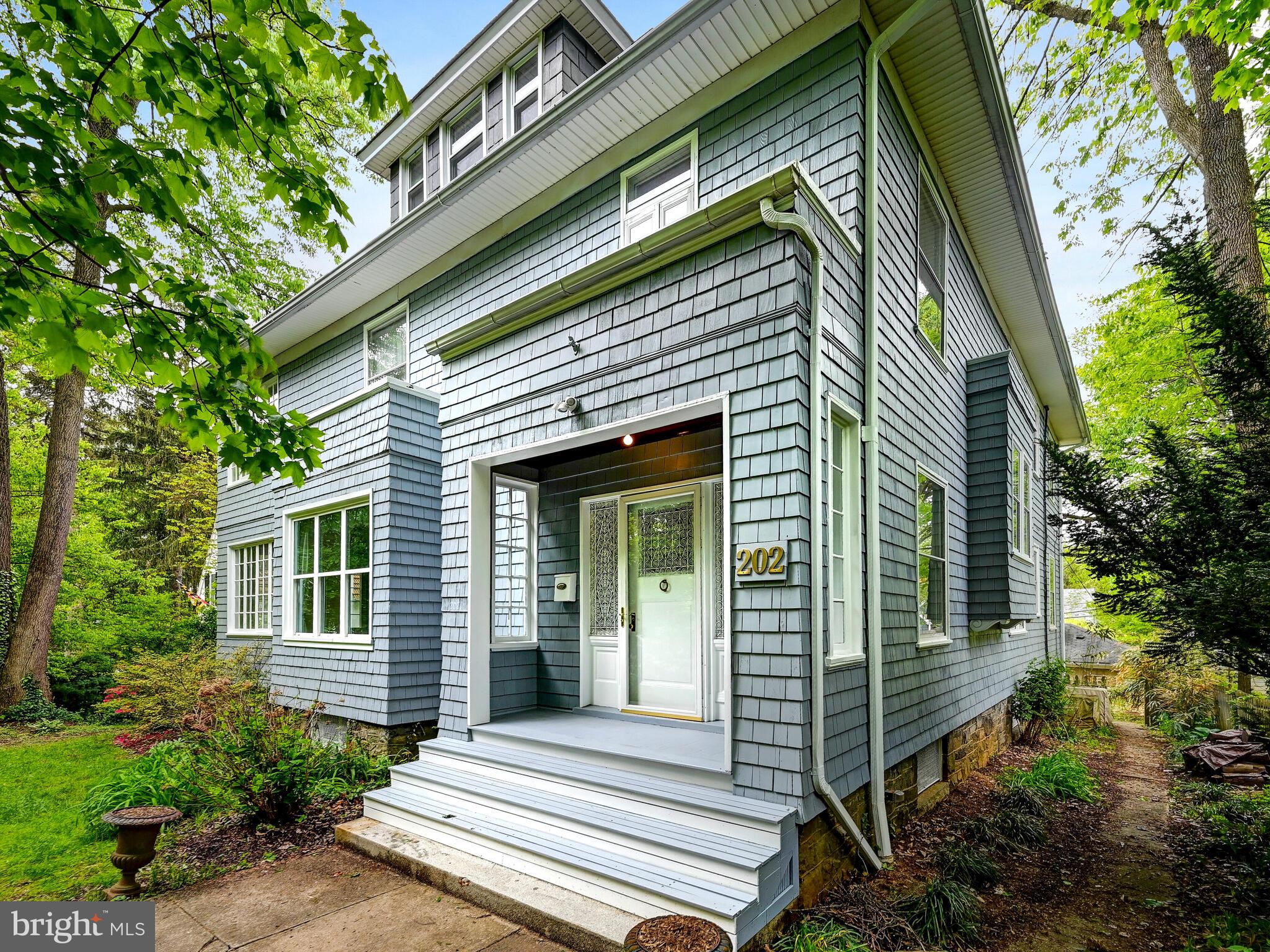 202 Edgevale Road Baltimore, MD 21210 - Photo 2 of 40 Covered front entrance