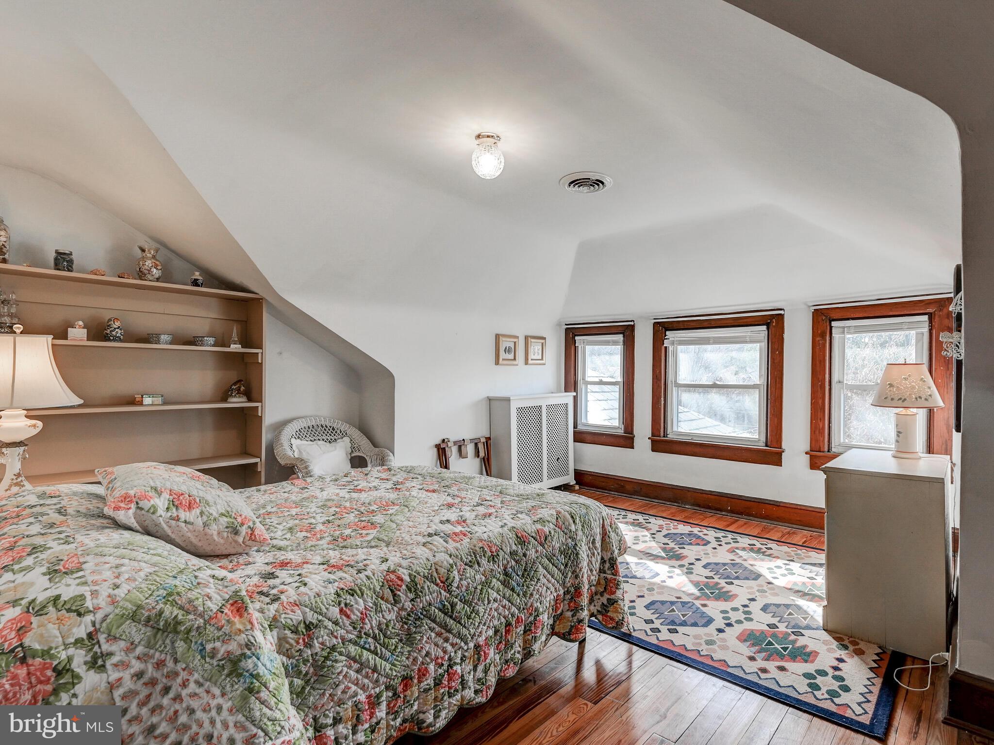 202 Edgevale Road Baltimore, MD 21210 - Photo 36 of 40 3rd floor 1st bedroom