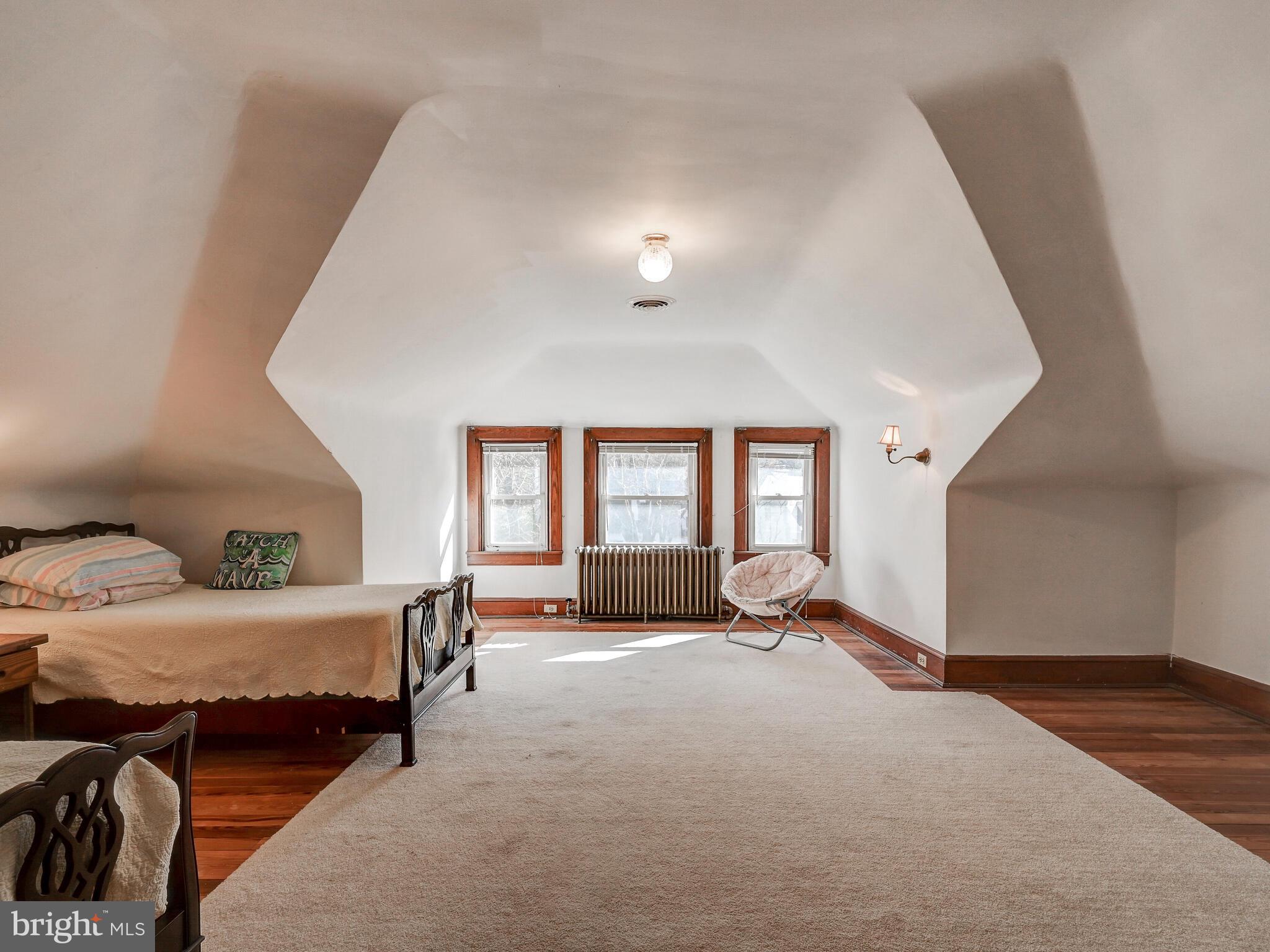 202 Edgevale Road Baltimore, MD 21210 - Photo 37 of 40 3rd floor 2nd bedroom