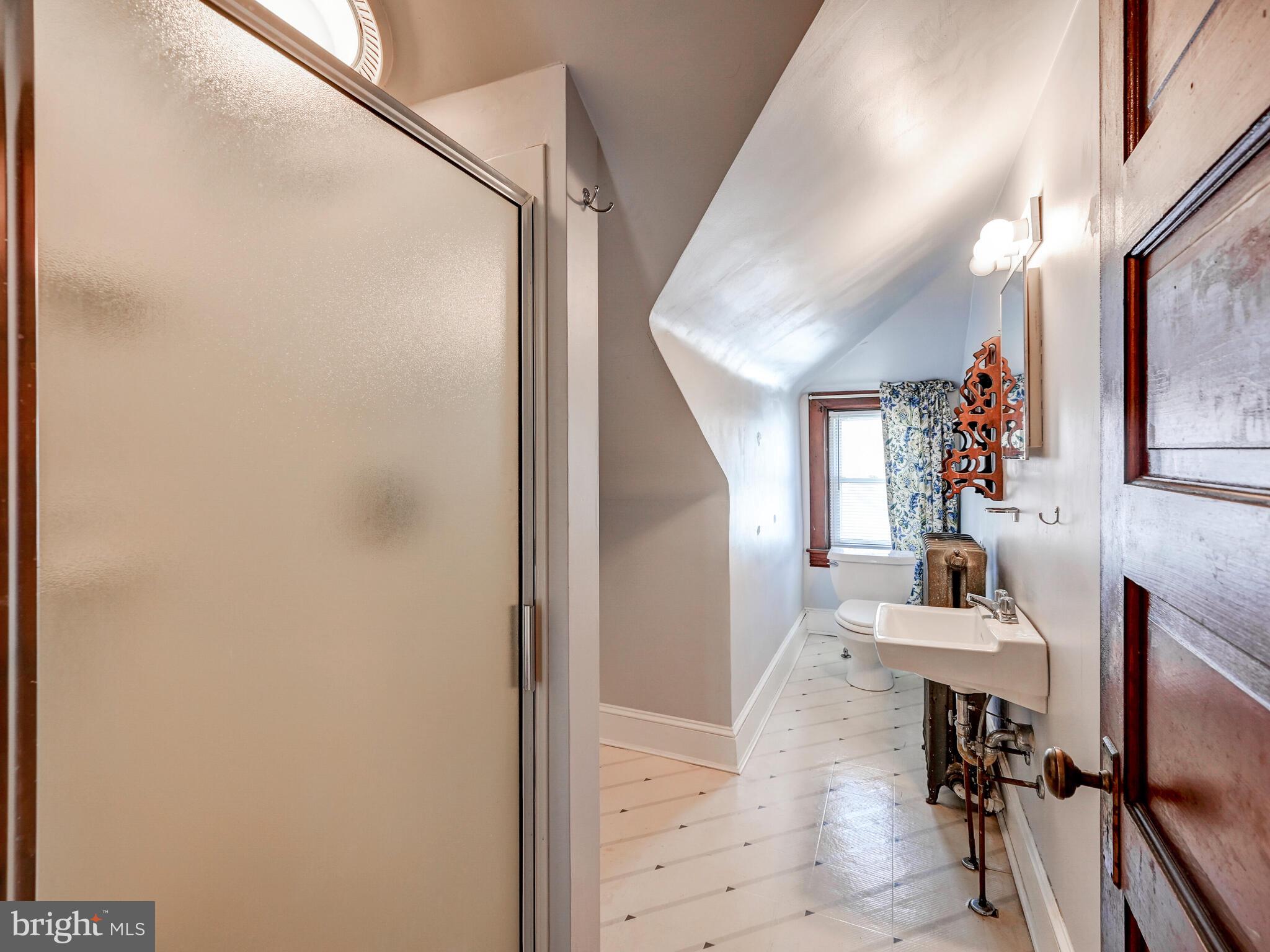 202 Edgevale Road Baltimore, MD 21210 - Photo 38 of 40 3rd floor bathroom