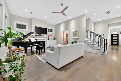 $1,569,000 | 2217 West Main Street, Houston, TX 77098