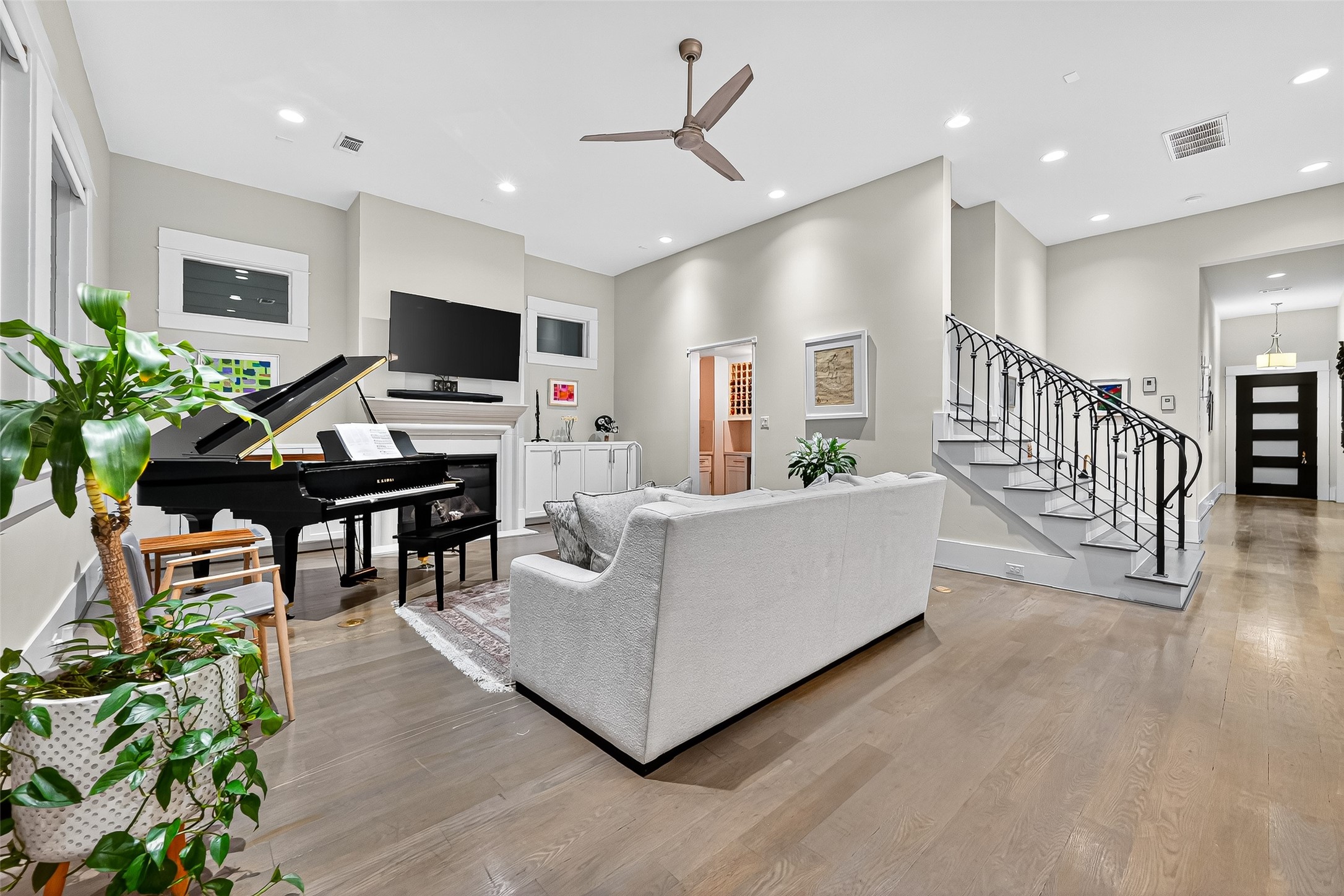 2217 West Main Street Houston, TX 77098 - Photo 10 of 31 a living room with furniture and a flat screen tv