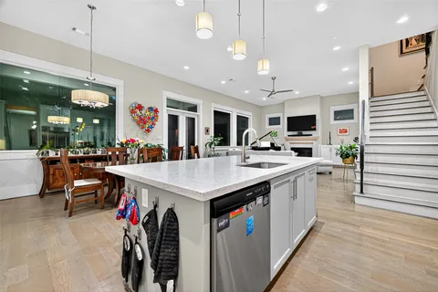 $1,569,000 | 2217 West Main Street, Houston, TX 77098