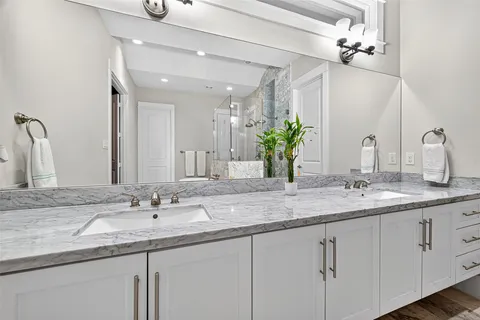 $1,569,000 | 2217 West Main Street, Houston, TX 77098