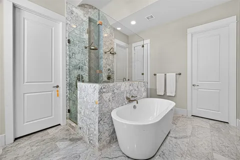 $1,569,000 | 2217 West Main Street, Houston, TX 77098