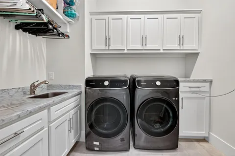 $1,569,000 | 2217 West Main Street, Houston, TX 77098