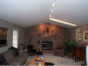 2704 Timber Pointe Drive Springfield, IL 62702 - Photo 3 of 5