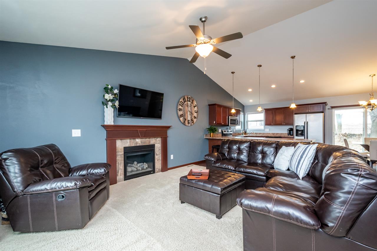 5806 Ruhd Street Southwest Cedar Rapids, IA 52404 - Photo 3 of 20 Gallery Image 3