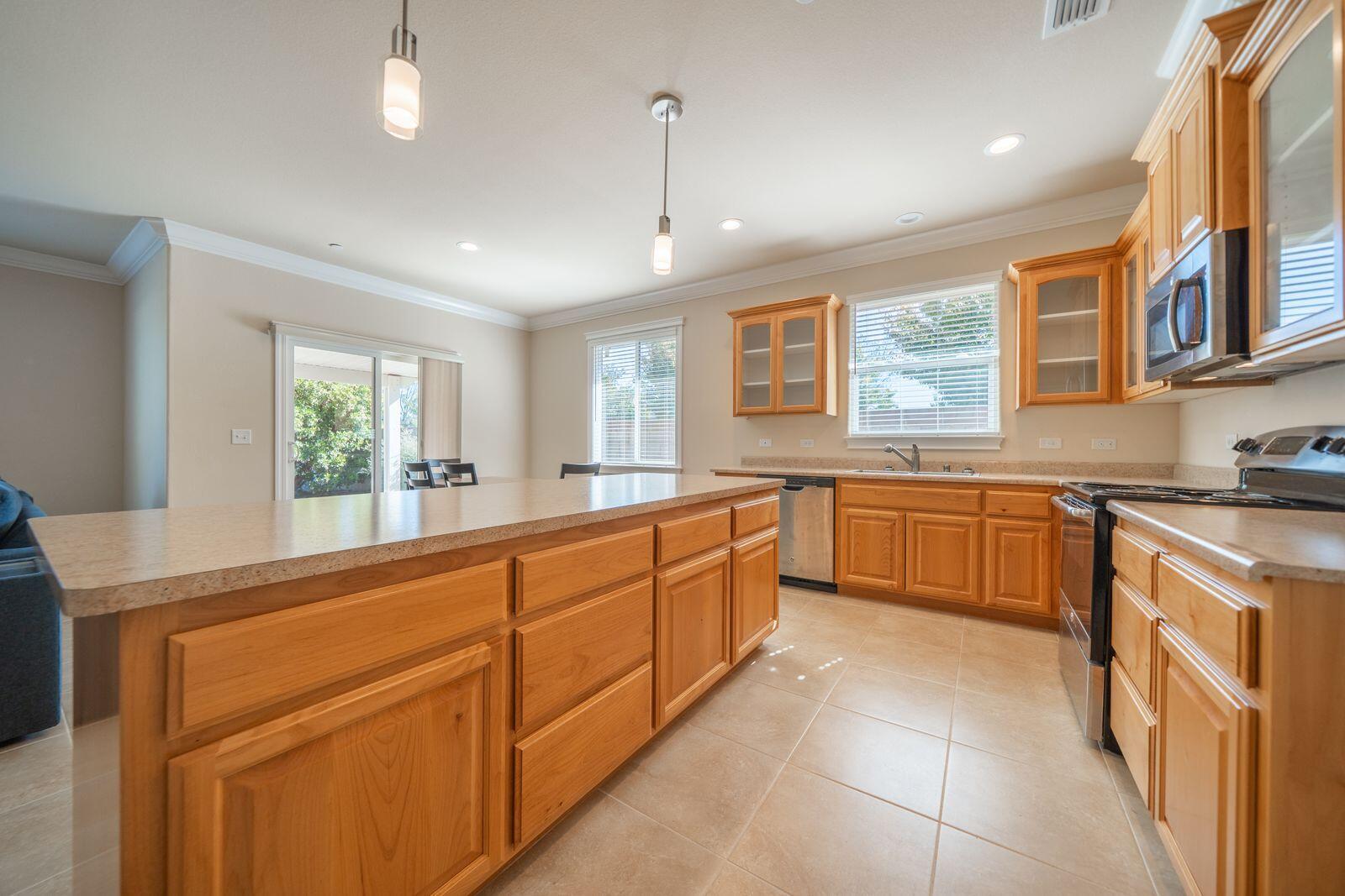 3498 Hotlam Road Redding, CA 96002 - Photo 5 of 48 55Om27AA