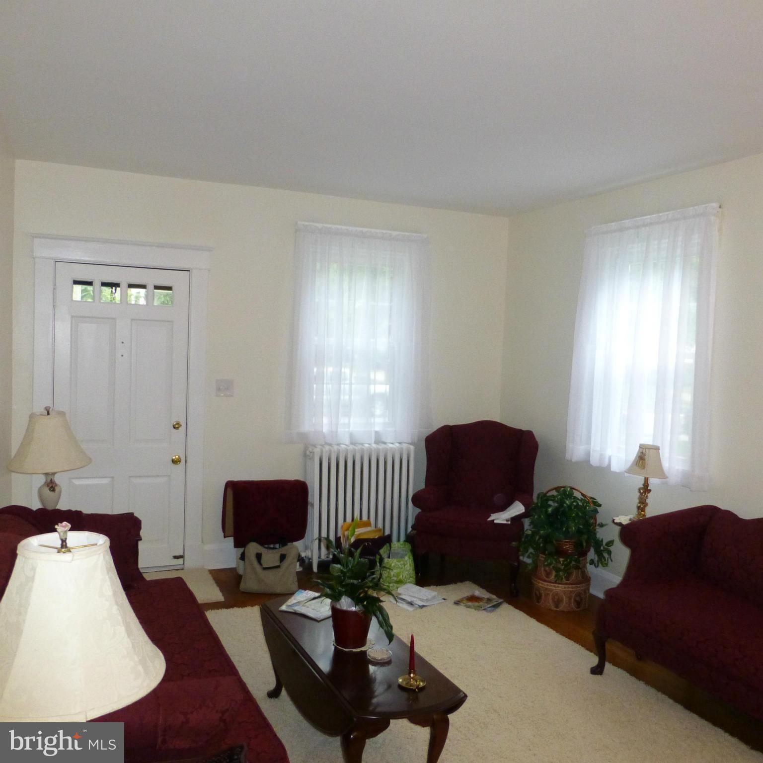 709 Murdock Road Baltimore, MD 21212 - Photo 3 of 17 Living Room