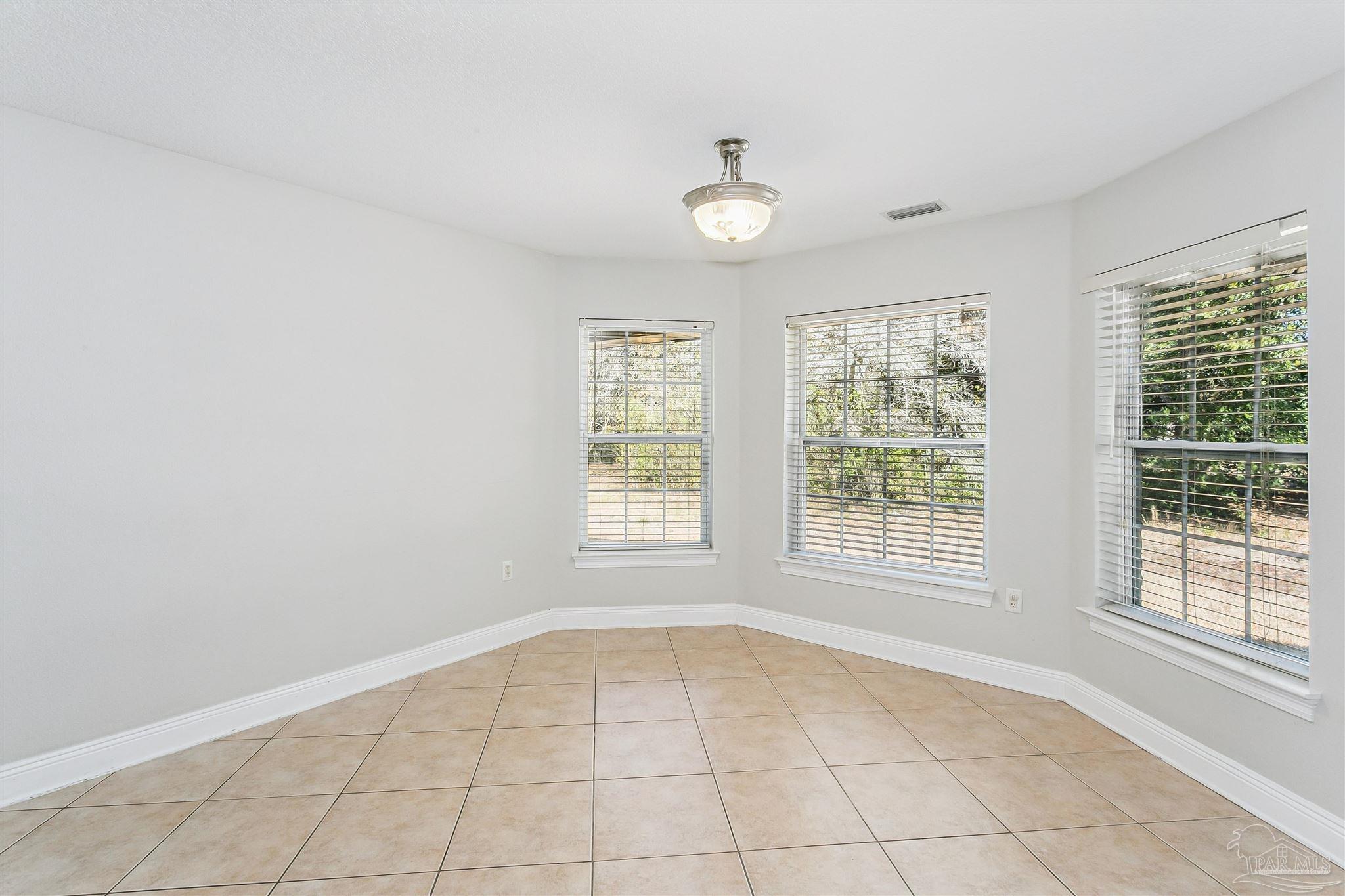 5643 Dunbar Circle Milton, FL 32583 - Photo 9 of 46