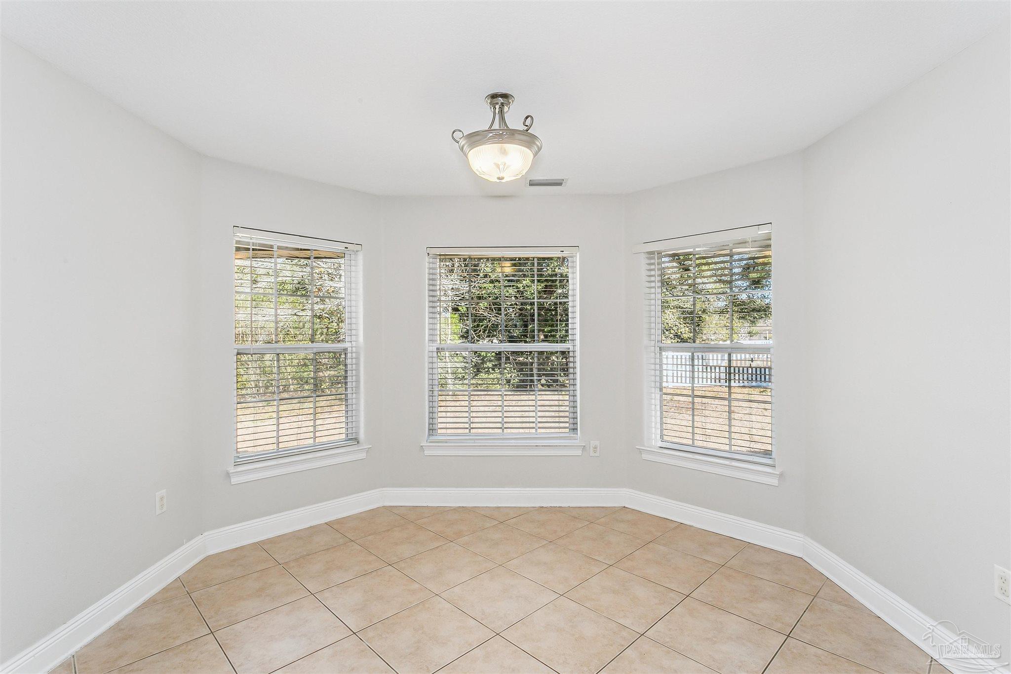 5643 Dunbar Circle Milton, FL 32583 - Photo 10 of 46