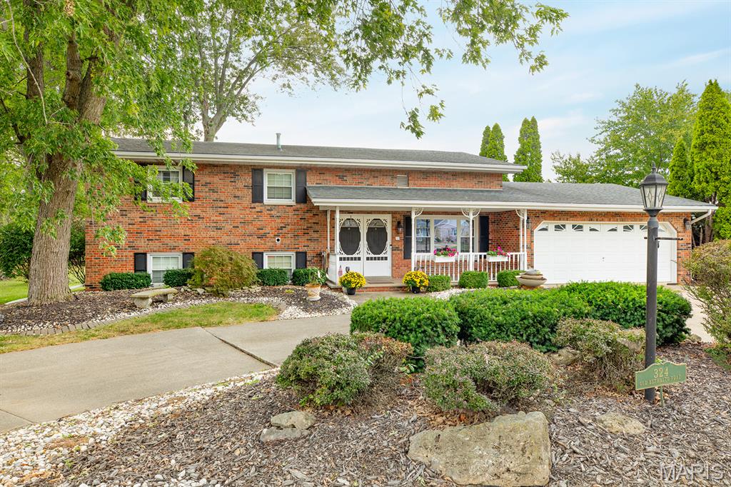 324 Old Bethalto Road Bethalto, IL 62010 - Photo 1 of 59 Gallery Image 1