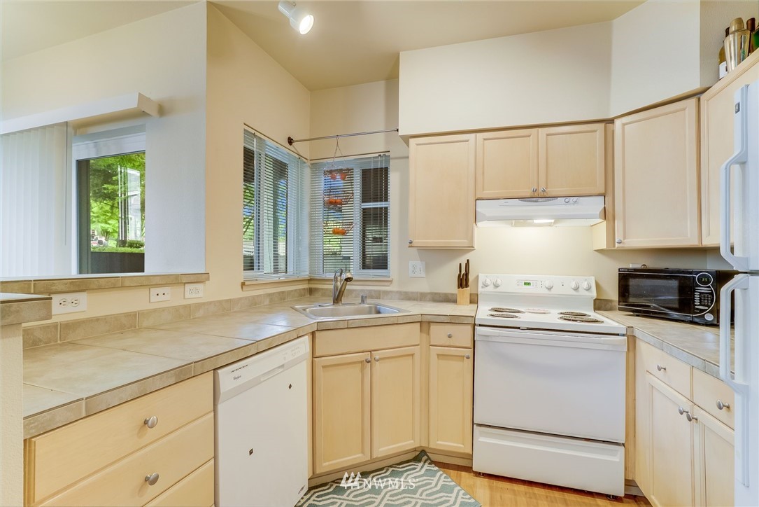 3906 243rd Place Southeast, Unit P101 Bothell, WA 98021 - Photo 5 of 11 Gallery Image 5