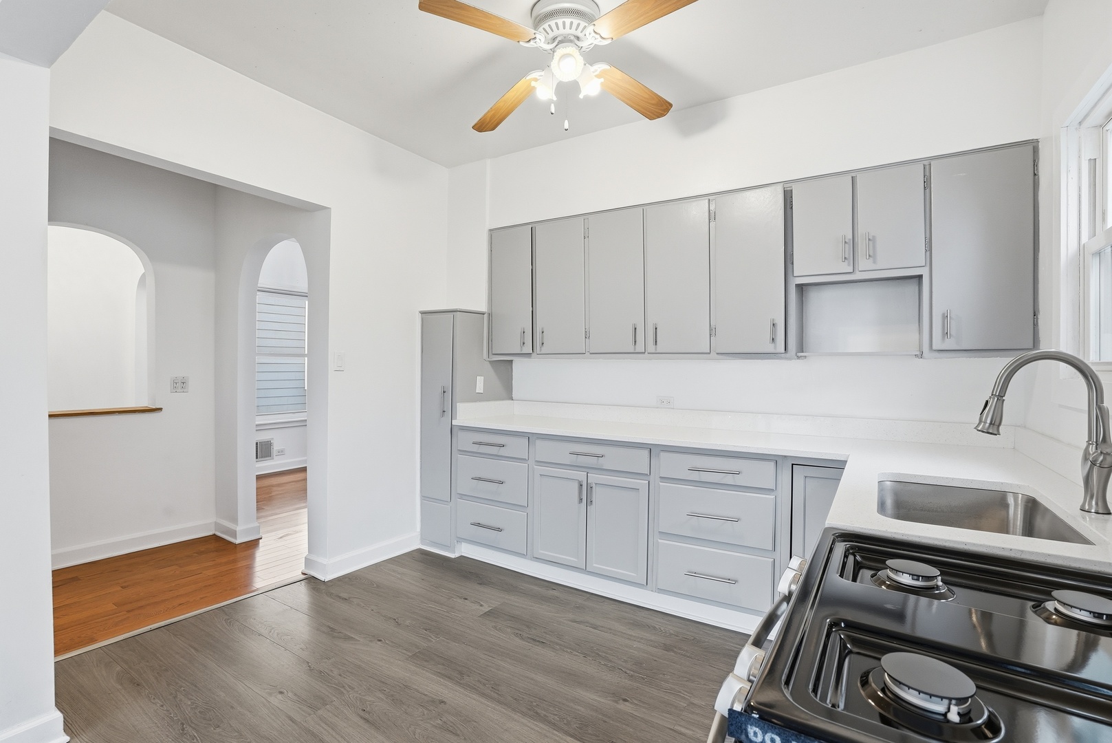 5014 West Strong Street Chicago, IL 60630 - Photo 11 of 33