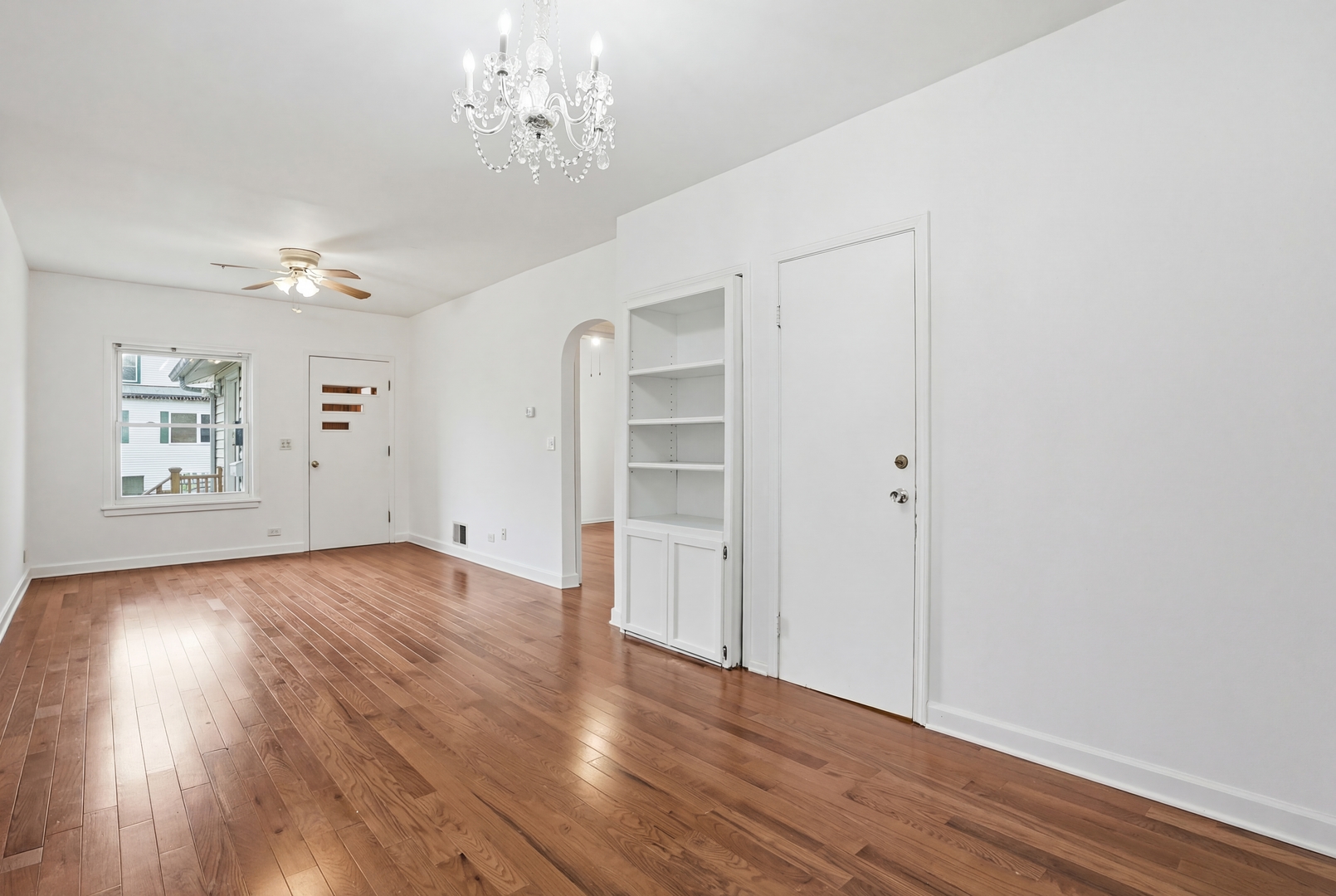 5014 West Strong Street Chicago, IL 60630 - Photo 4 of 33