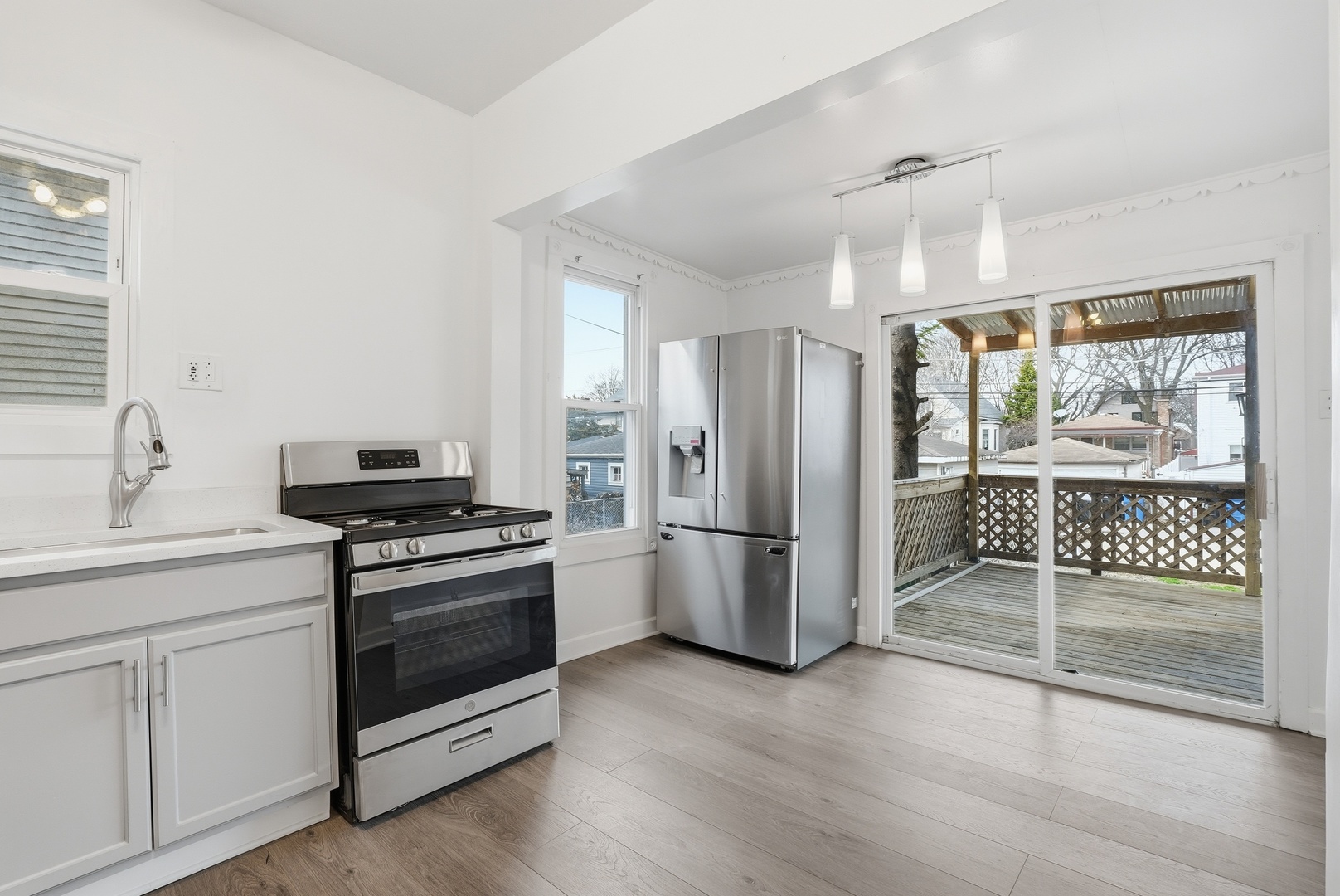 5014 West Strong Street Chicago, IL 60630 - Photo 8 of 33