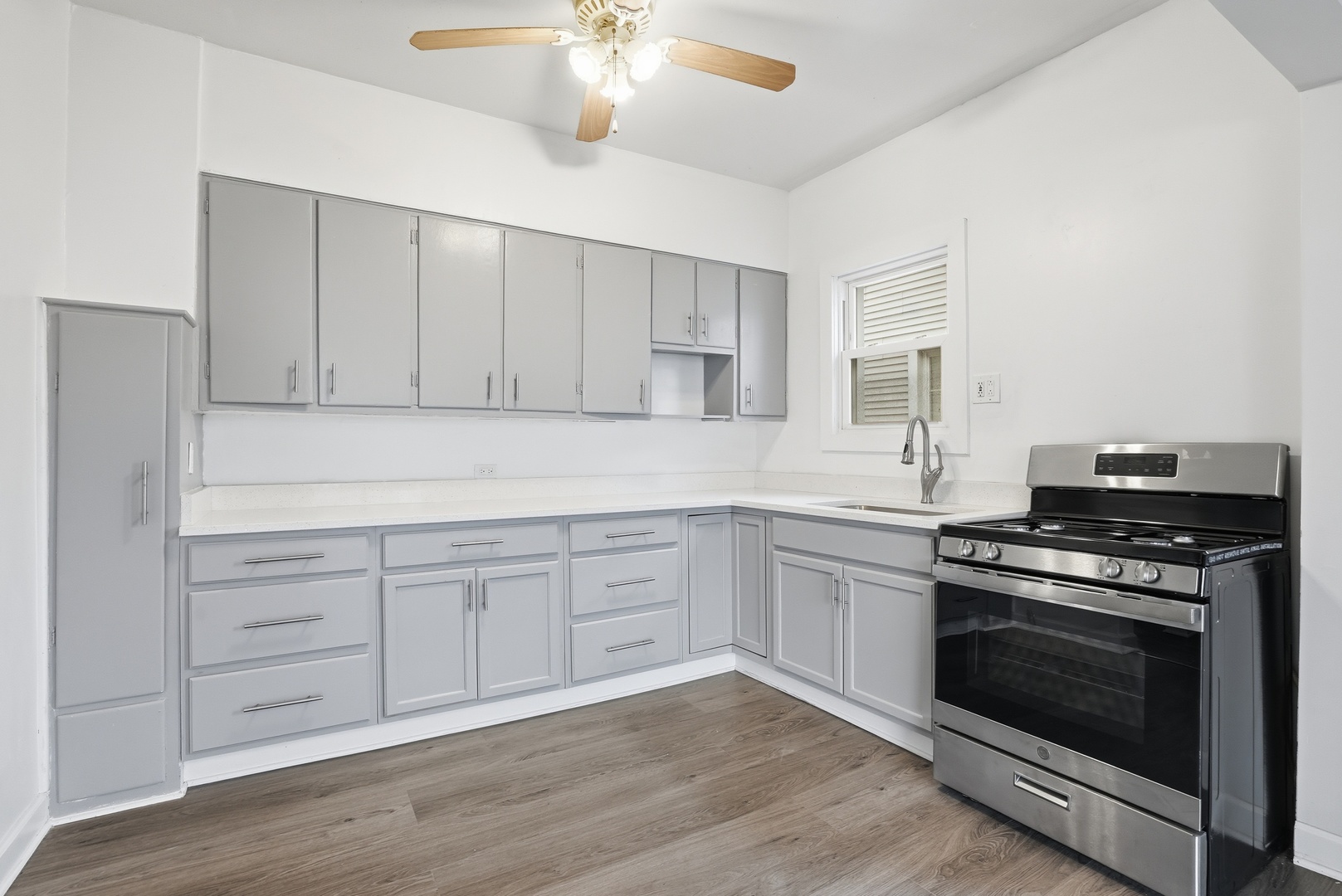 5014 West Strong Street Chicago, IL 60630 - Photo 9 of 33