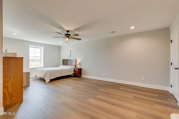 $575,000 | 1492 Orchard View Lane, Piney Flats, TN 37686