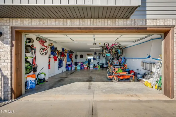 $575,000 | 1492 Orchard View Lane, Piney Flats, TN 37686