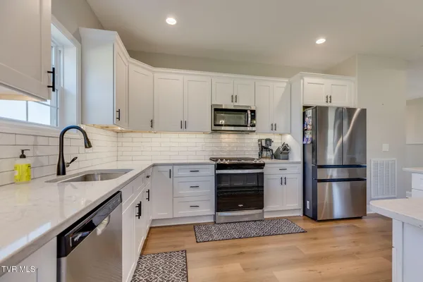 $575,000 | 1492 Orchard View Lane, Piney Flats, TN 37686