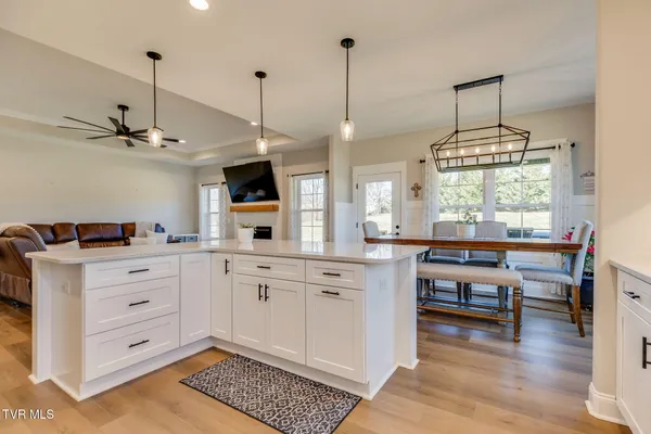 $575,000 | 1492 Orchard View Lane, Piney Flats, TN 37686