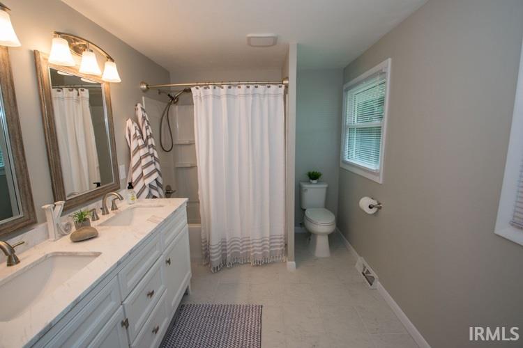 10557 Adams Granger, IN 46530 - Photo 18 of 24 Gallery Image 18