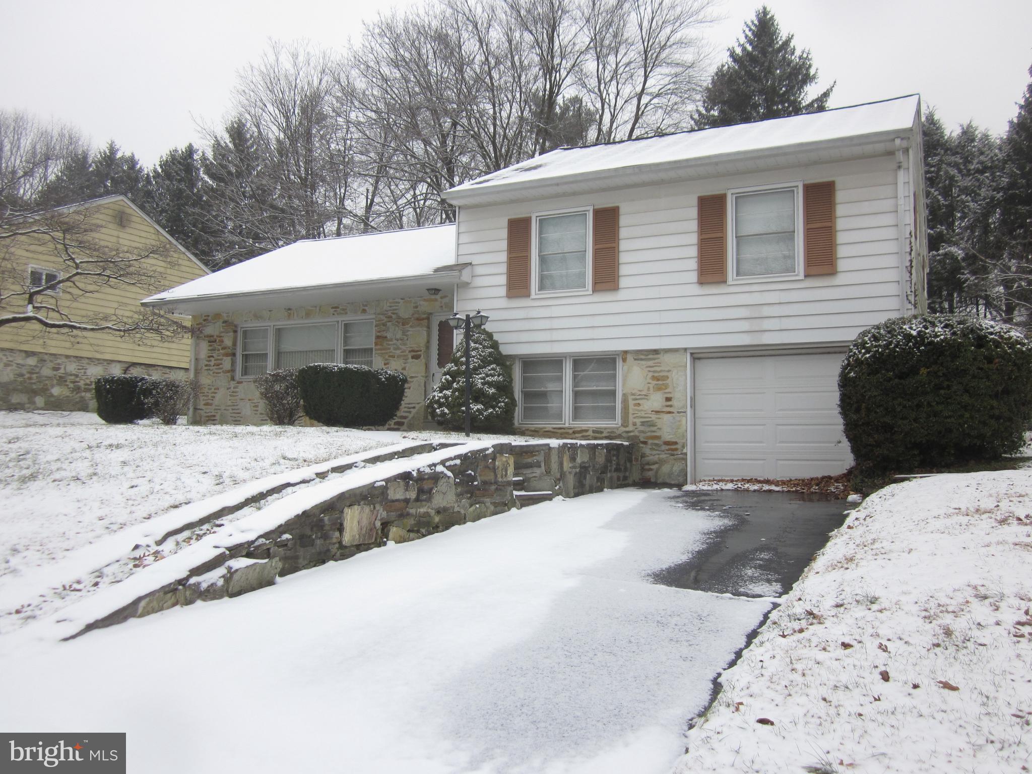 1056 Anna Road Huntingdon Valley, PA 19006 - Photo 2 of 27