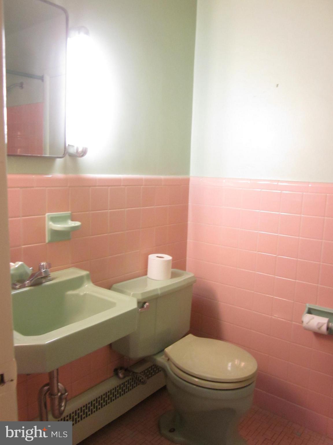 1056 Anna Road Huntingdon Valley, PA 19006 - Photo 21 of 27