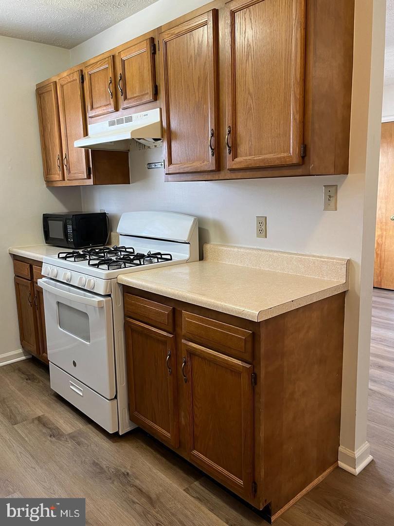 2264 Papermill Road, Unit E Winchester, VA 22601 - Photo 3 of 8 a kitchen with appliances cabinets and a counter top space