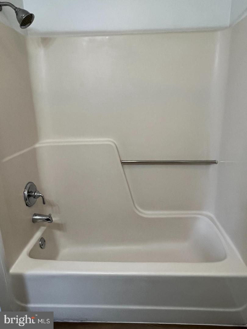 2264 Papermill Road, Unit E Winchester, VA 22601 - Photo 6 of 8 a bathroom with a bathtub