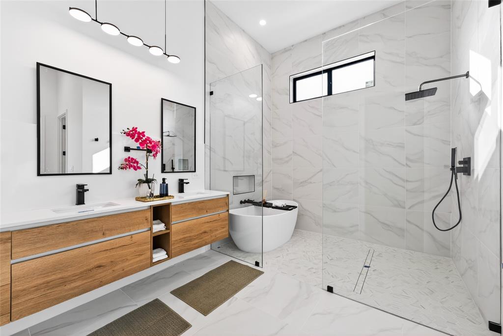1111 Raiford Road, Unit 112 Carrollton, TX 75007 - Photo 23 of 30 a bathroom with a sink mirror and a bathtub