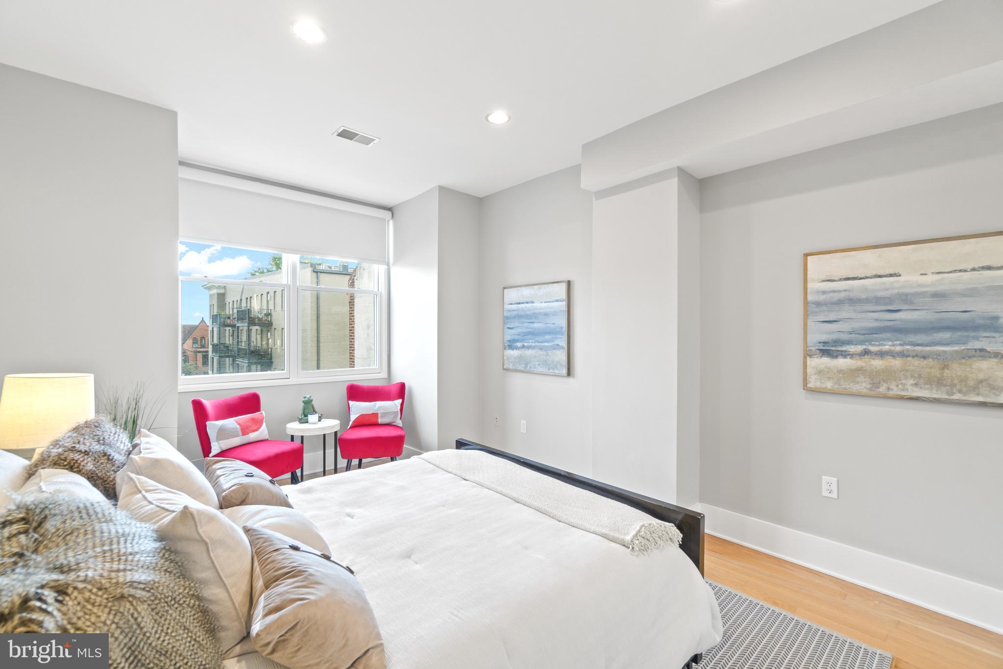 1806 Kalorama Road Northwest, Unit 4 Washington, DC 20009 - Photo 7 of 28 Spacious bedroom on main level