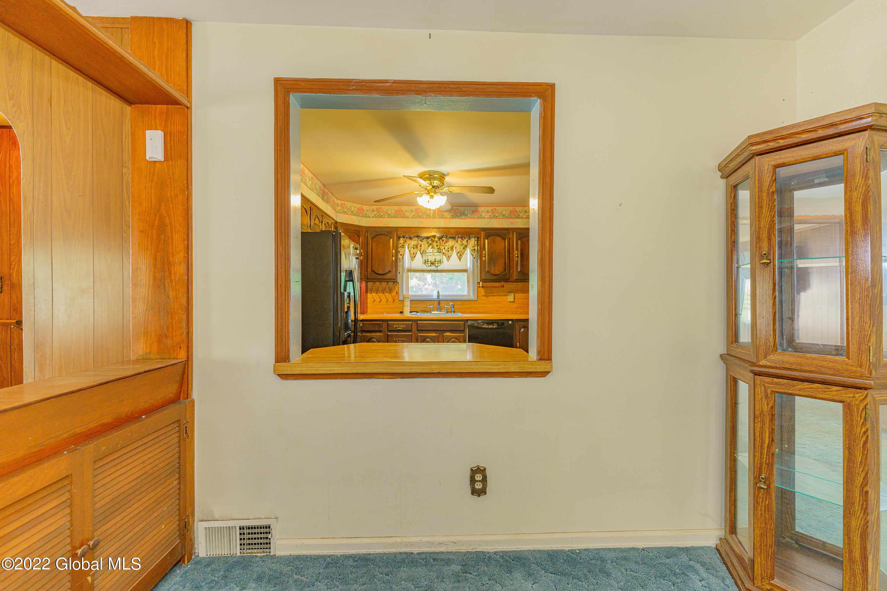 1011 Louis Road Rotterdam, NY 12303 - Photo 13 of 26 2 Diningroom 5