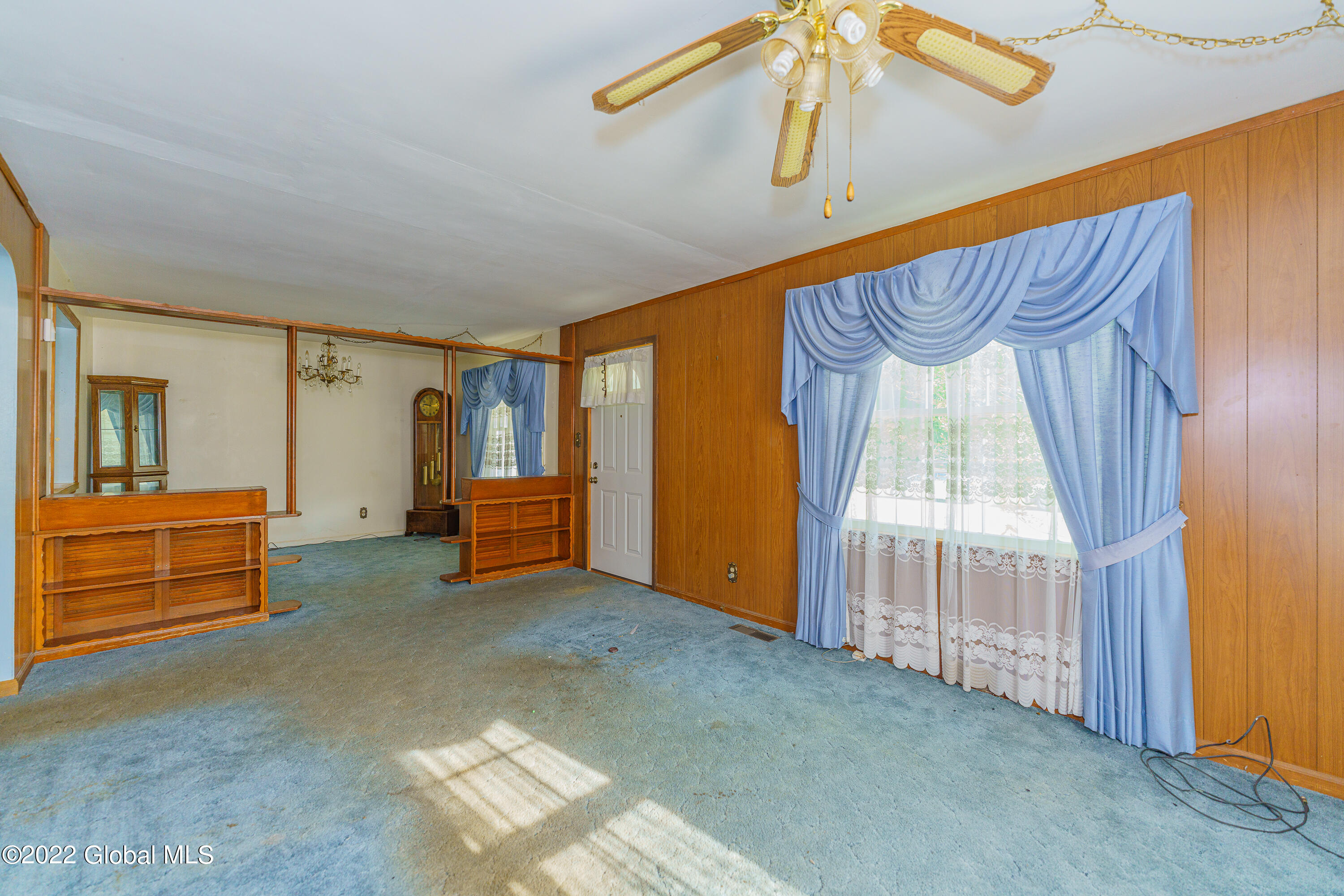 1011 Louis Road Rotterdam, NY 12303 - Photo 8 of 26 1 Livingroom 4