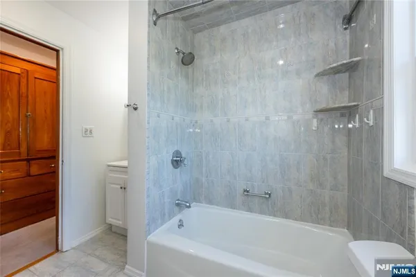 $3,200 | 176 Grove Avenue, Verona, NJ 07044