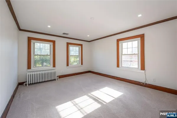 $3,200 | 176 Grove Avenue, Verona, NJ 07044