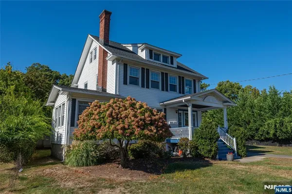 $3,200 | 176 Grove Avenue, Verona, NJ 07044