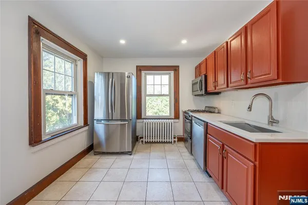 $3,200 | 176 Grove Avenue, Verona, NJ 07044