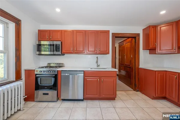 $3,200 | 176 Grove Avenue, Verona, NJ 07044